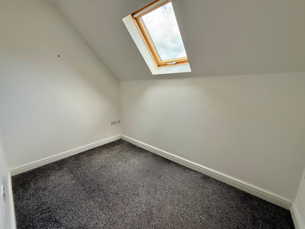 Lot: 62 - THREE-BEDROOM TERRACE HOUSE - Bedroom three